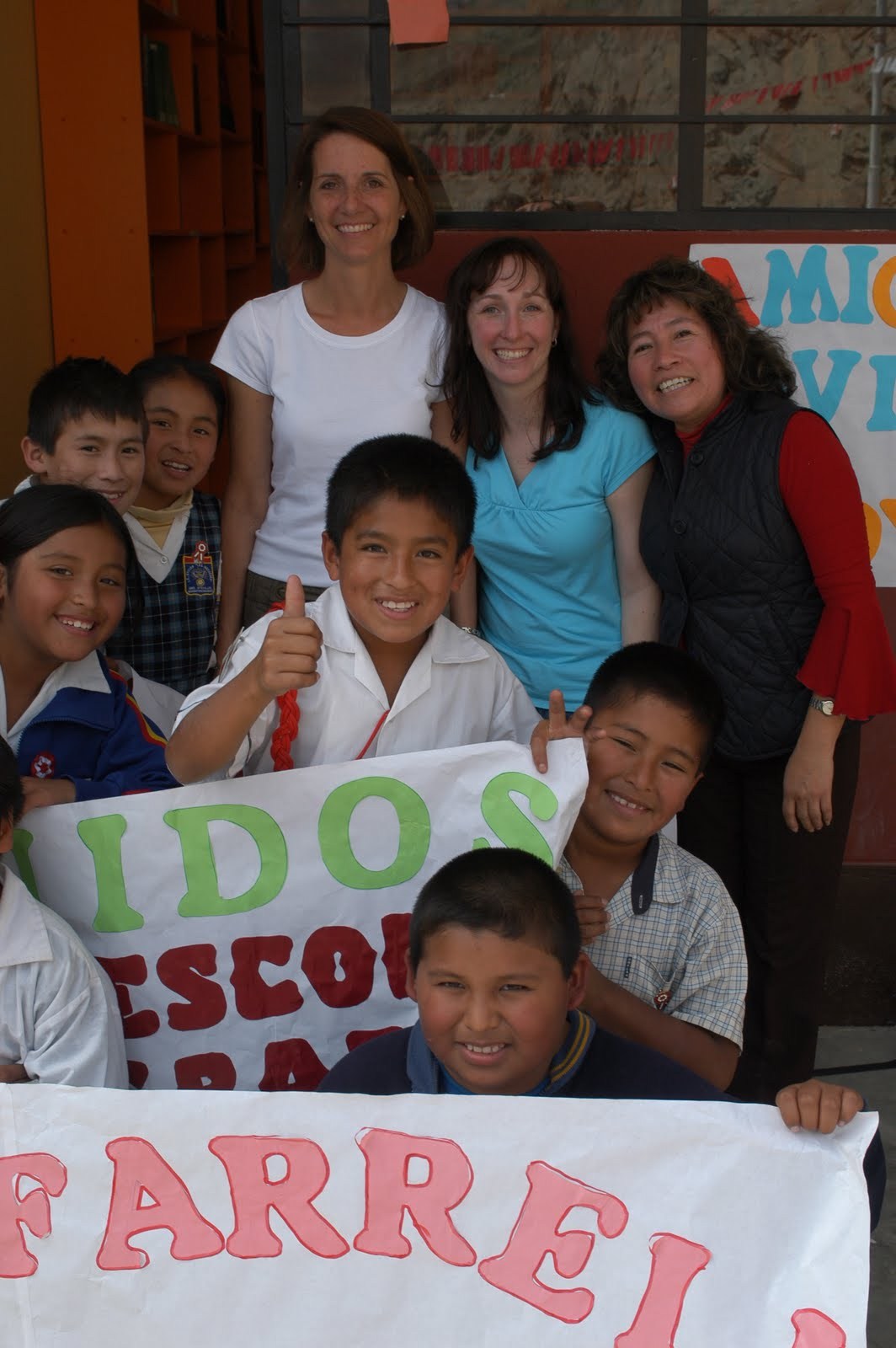 Students of Manchay school and Fair Indigo group